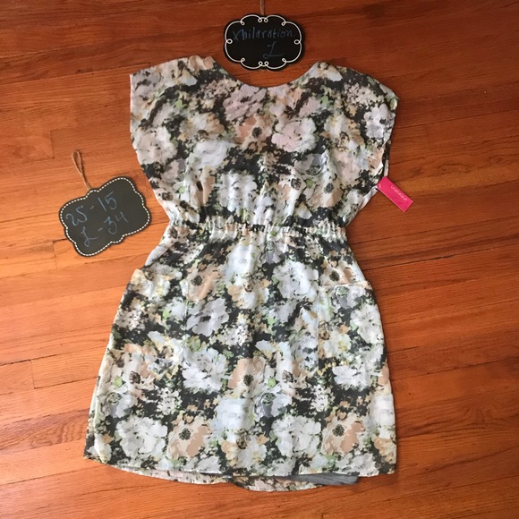 NWT Floral Dress with Double Pockets! - Picture 2 of 12
